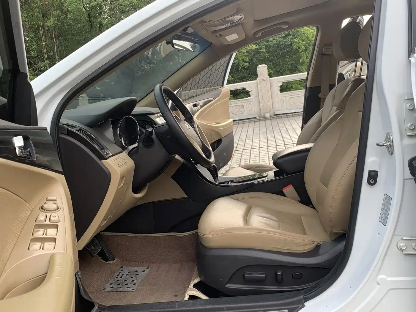 Hyundai Sonata 2013 2.0L Automatic Luxury Edition фото 14