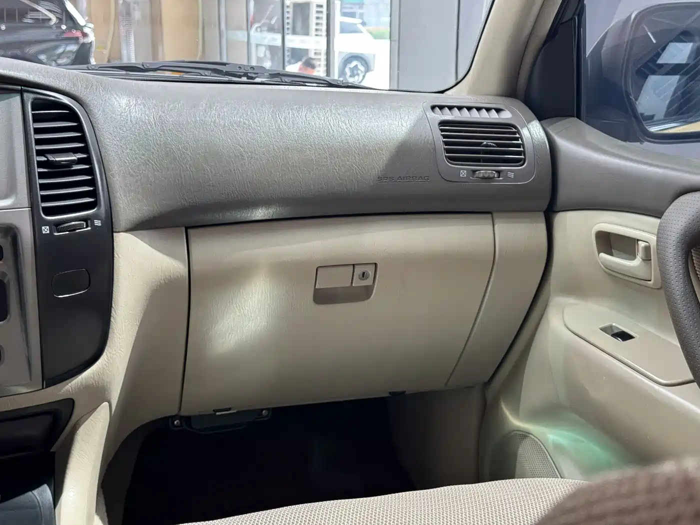 Toyota Land Cruiser 2005 Model 4.7L Automatic VX-R Luxury DVD Edition фото 22