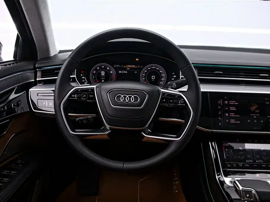 AUDI A8