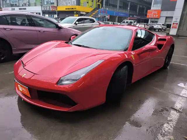 FERRARI 488
