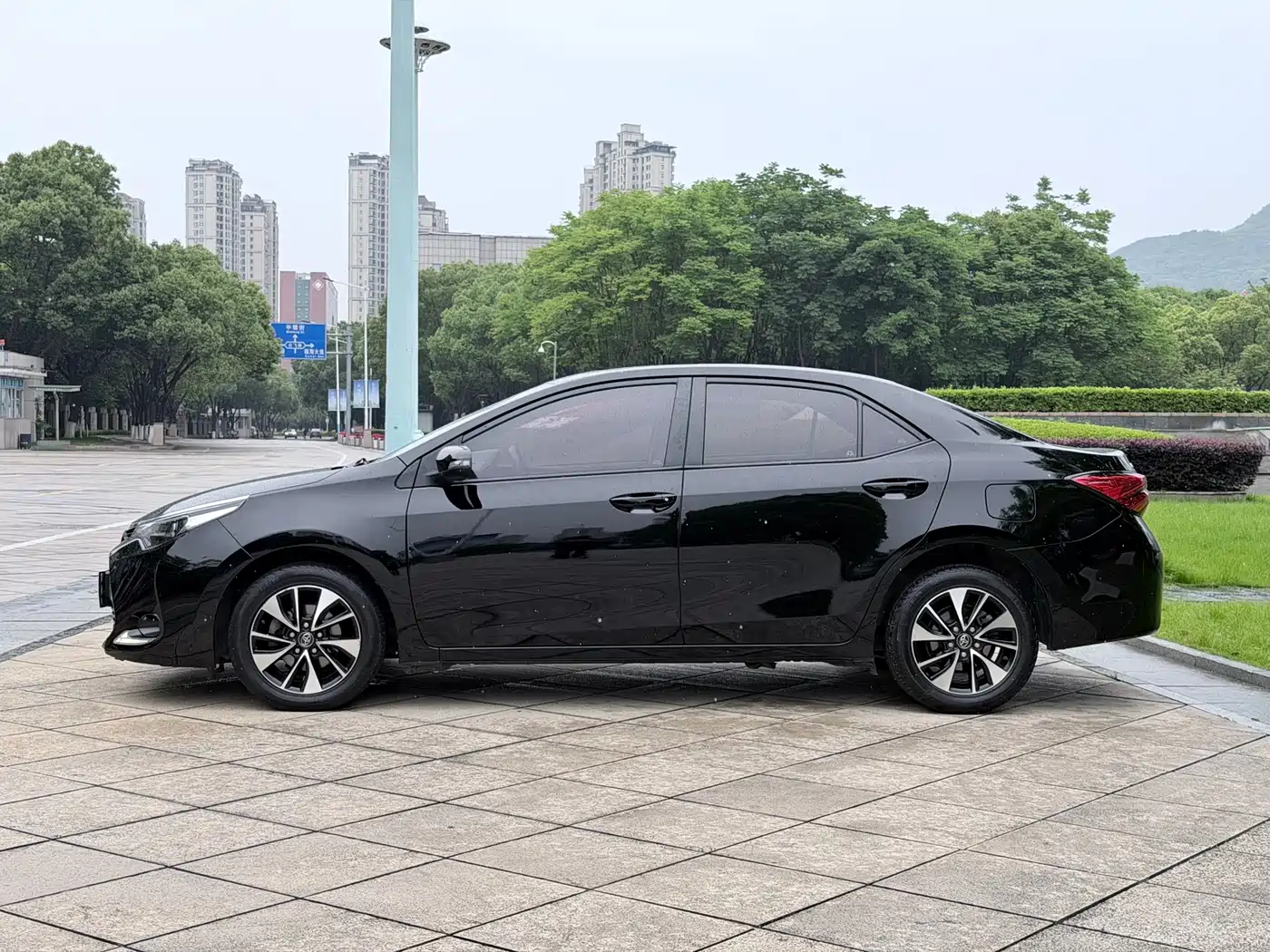 Toyota Levin 2018 185T CVT Premium Edition China V фото 4
