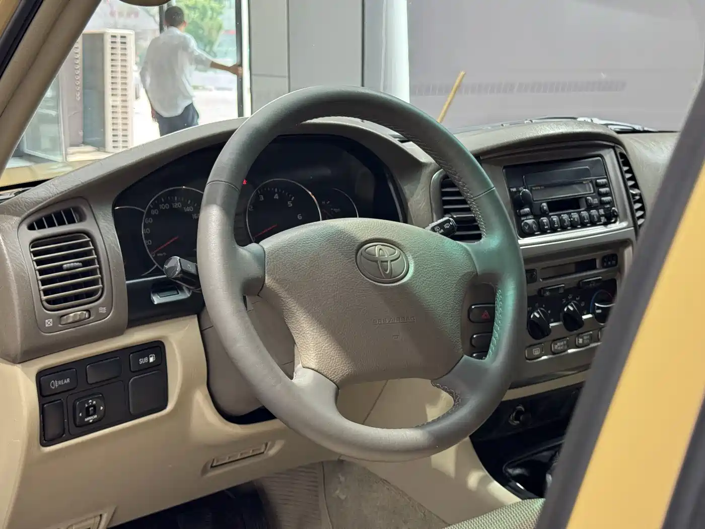 Toyota Land Cruiser 2005 Model 4.7L Automatic VX-R Luxury DVD Edition фото 11