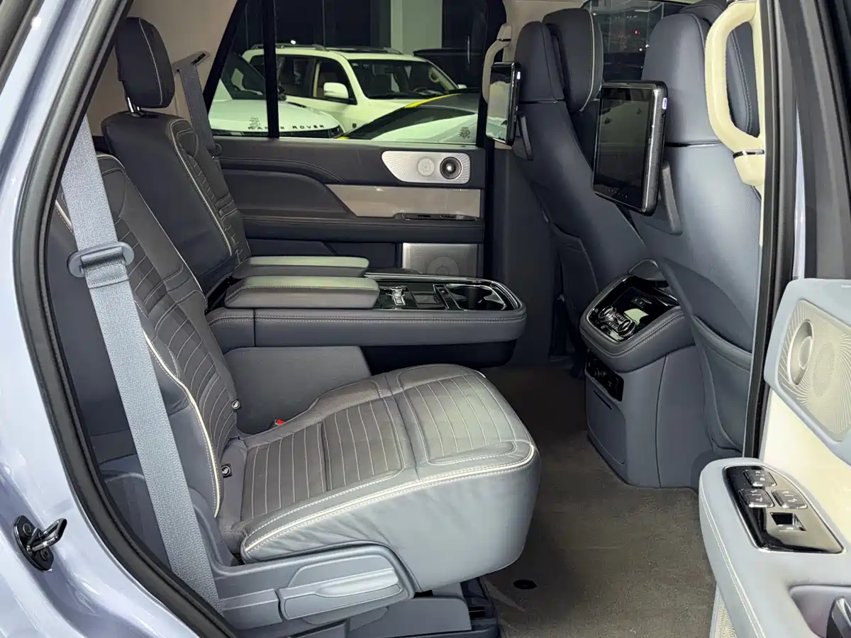 Lincoln Navigator 2019 3.5T Presidential Series China VI фото 11