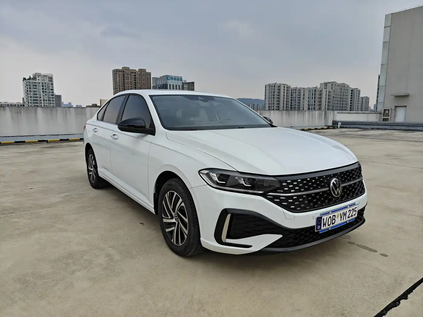 Volkswagen Lavida 2024 Model 300TSI DSG Starlight Leading Edition фото 3