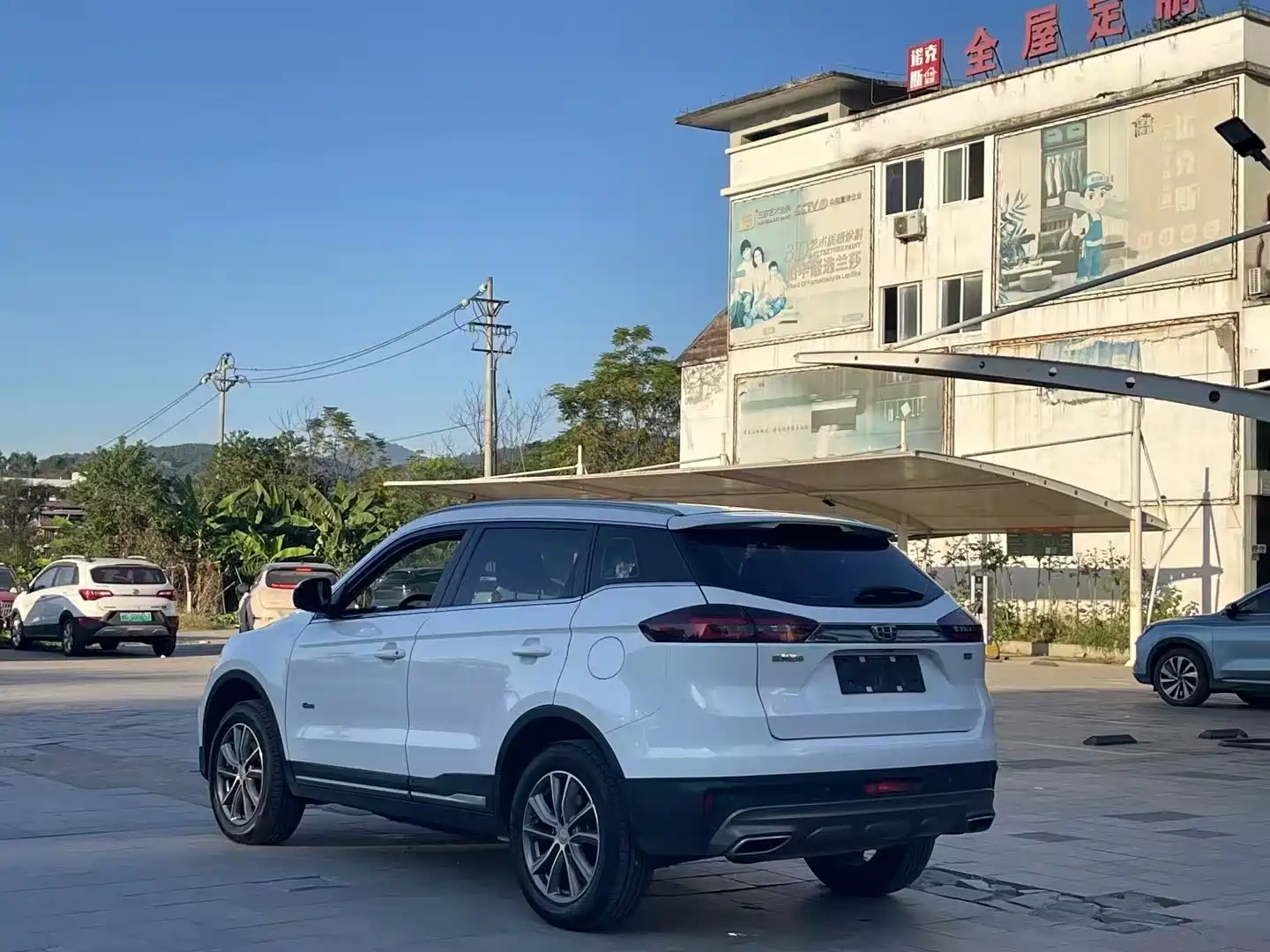 Фото 6 - Geely Atlas