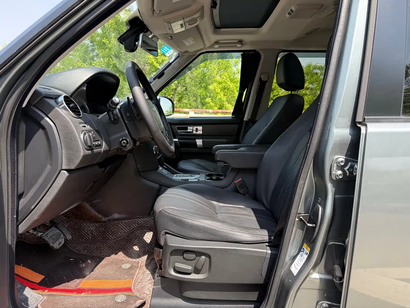 Land Rover Discovery 2014 3.0 SC V6 HSE фото 4