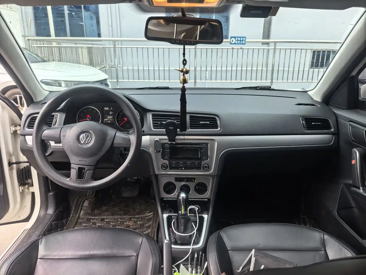 Volkswagen Lavida Tour 2013 1.6L Automatic Comfort фото 9