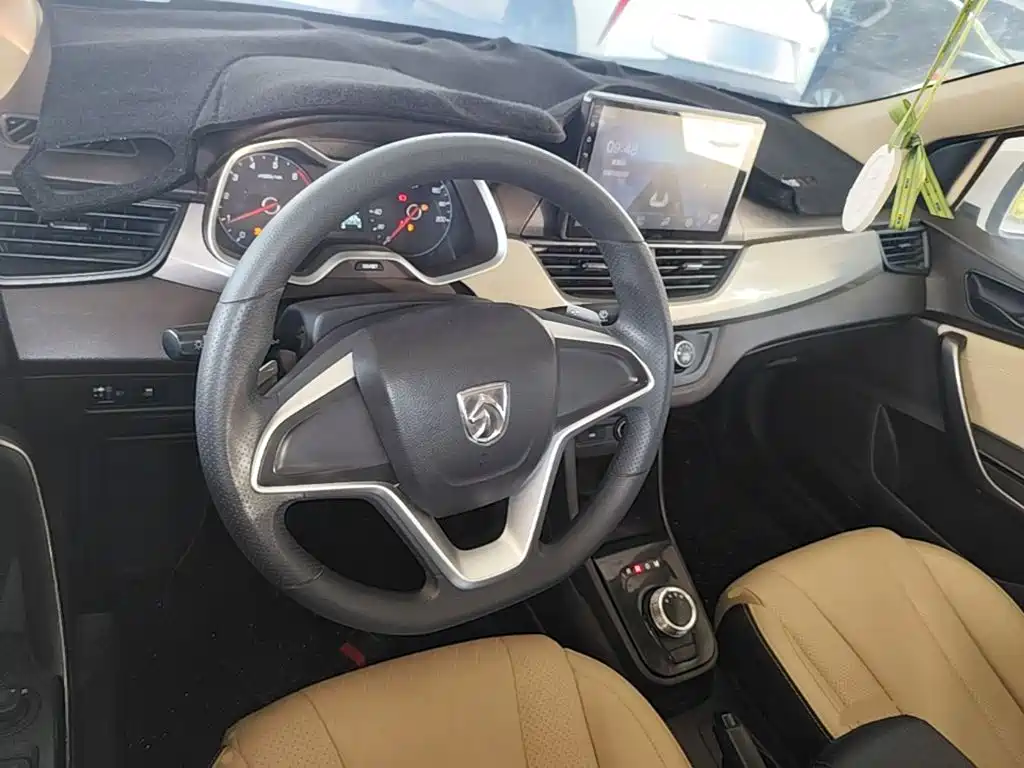 Baojun 310W 2020 2020 1.5L Auto Comfort Edition China VI