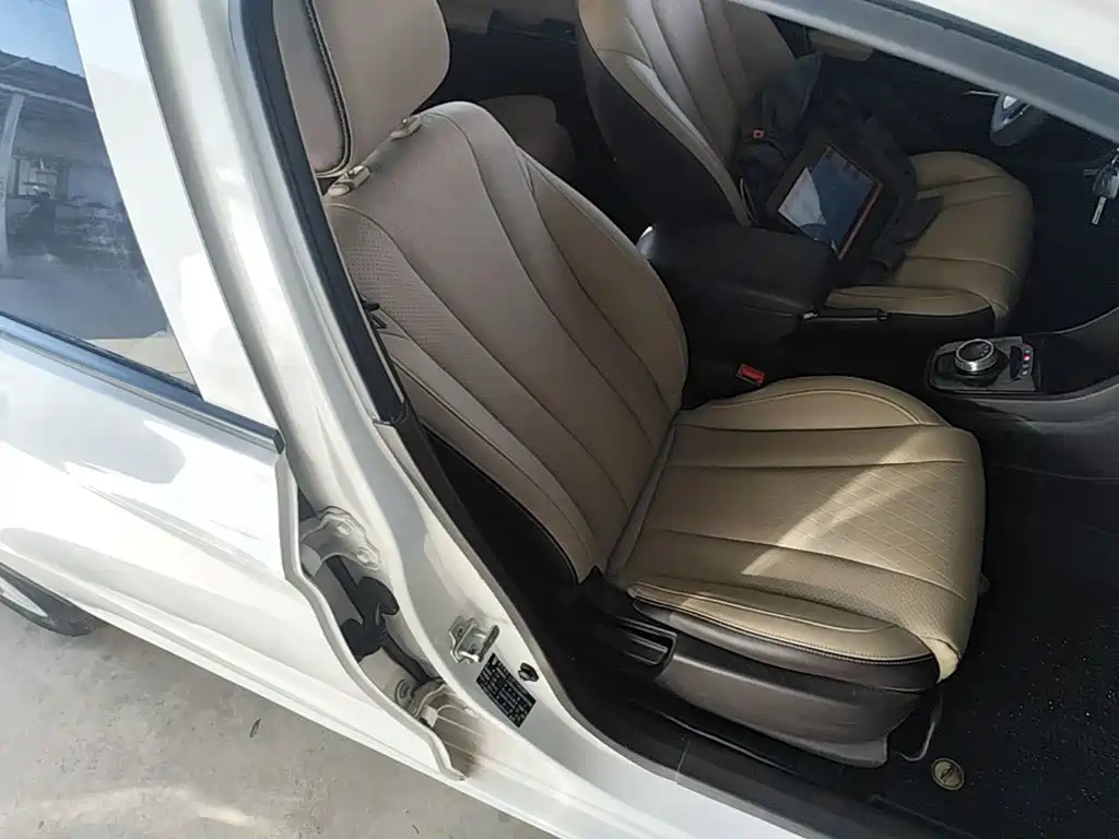 Photo 25 - Baojun 310W