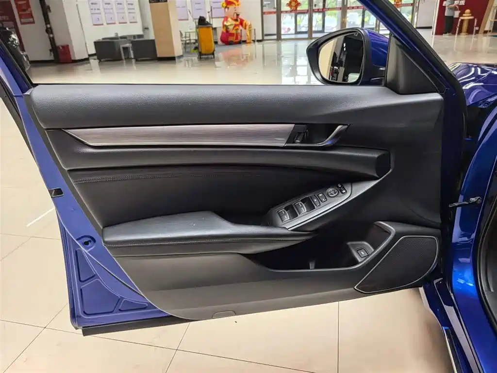 Фото 6 - Honda Accord