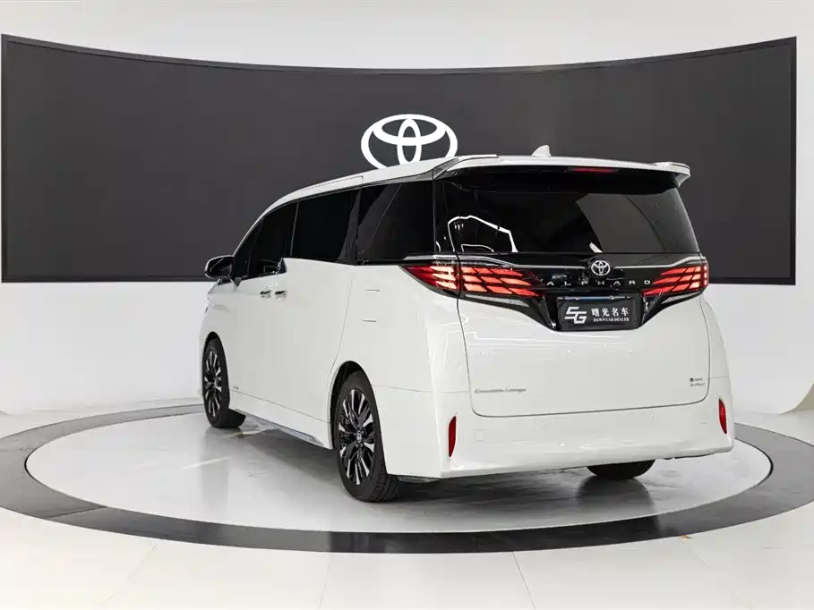 Toyota Alphard 2024 Hybrid 2.5L Ultimate Enjoyment Edition фото 6