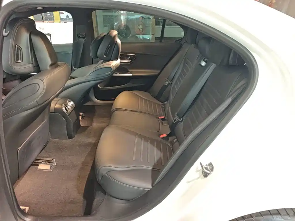 Photo 17 - Mercedes-Benz C-Class