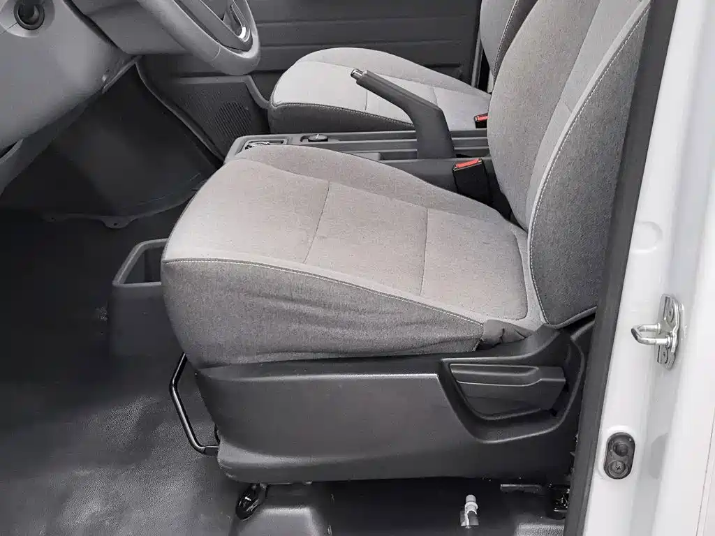 Wuling Motors Wuling Yangguang 2025 2024 300KM Comfort Bus Version 75kW