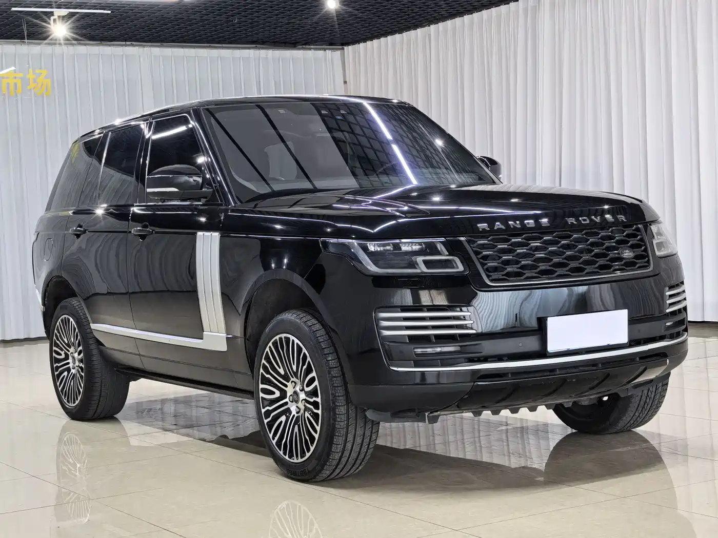 Land Rover Range Rover 2018 3.0 SC V6 Golden Age Edition фото 3