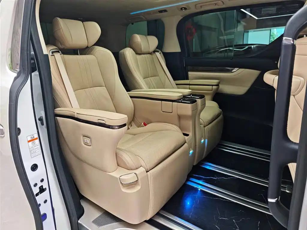 Toyota Alphard 2021 Hybrid 2.5L Premium фото 12
