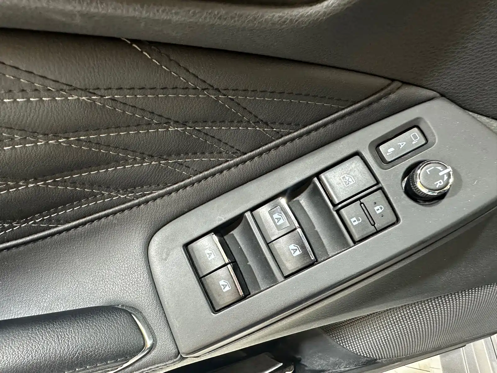 صورة 11 - Toyota Avalon
