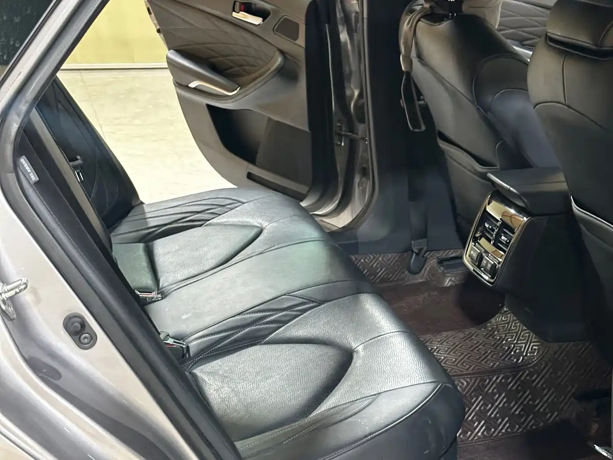 صورة 6 - Toyota Avalon