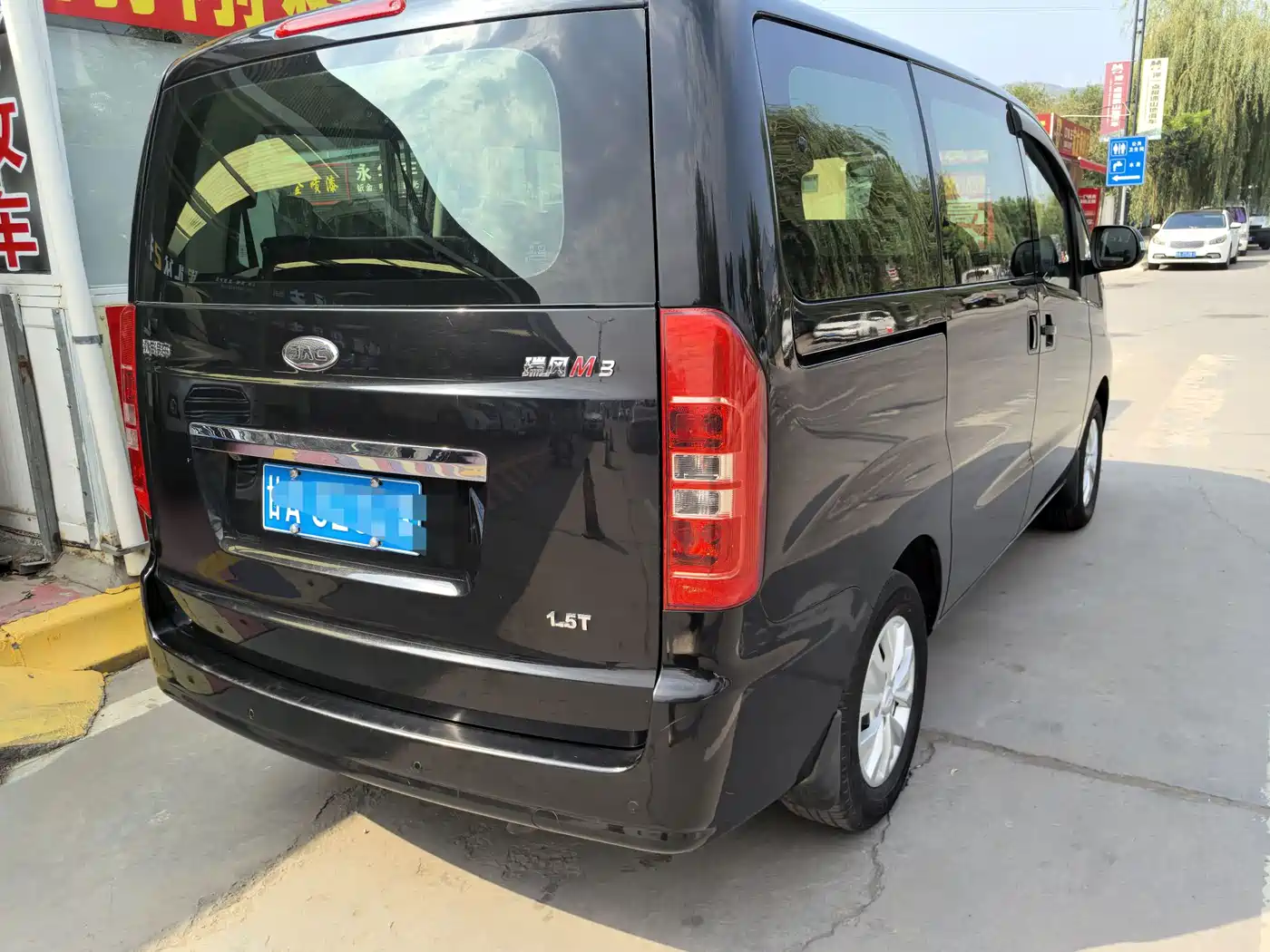 JAC Refine M3 2023 2022 1.5T 7-Seater Standard