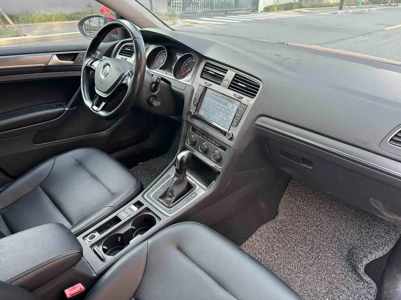 Volkswagen Golf 2015 1.6L Automatic Comfort фото 6