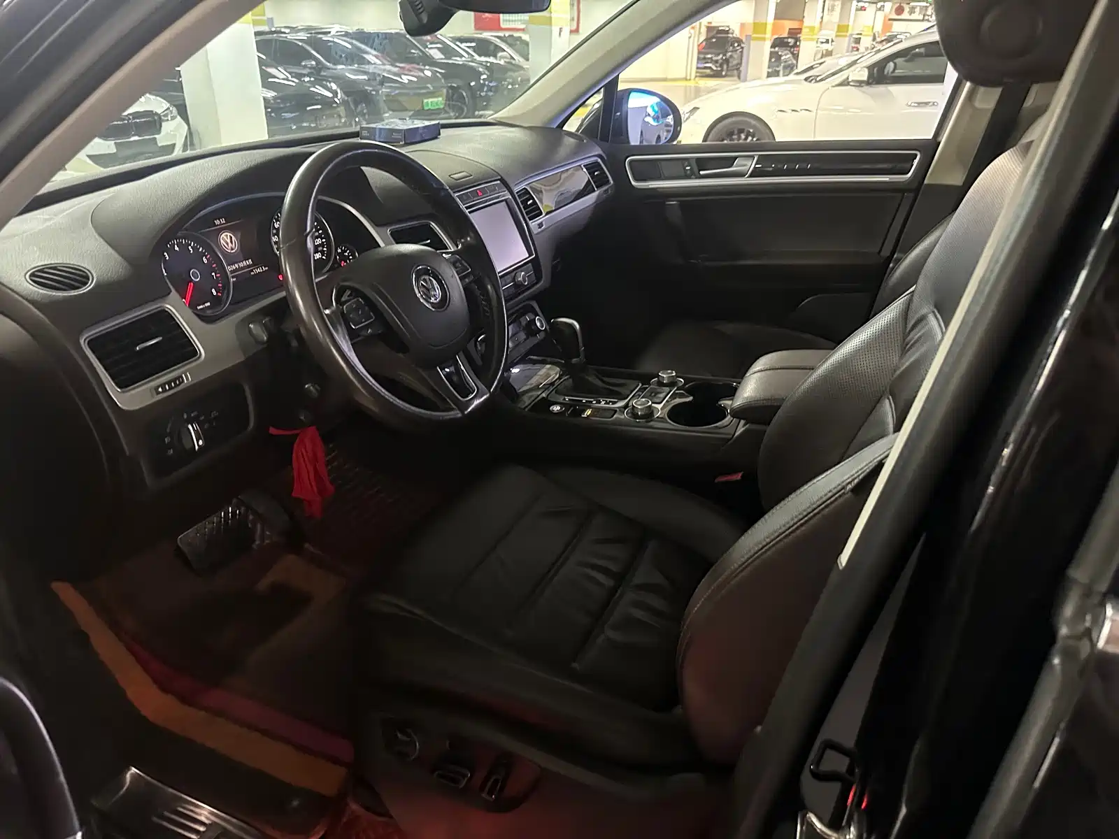 Фото 3 - Volkswagen Touareg