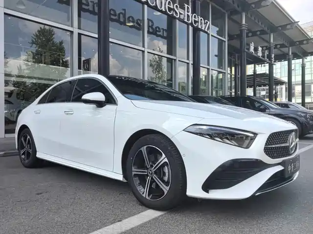 Mercedes-Benz A-Class 2024 A 200 L Fashion Edition — фото 3