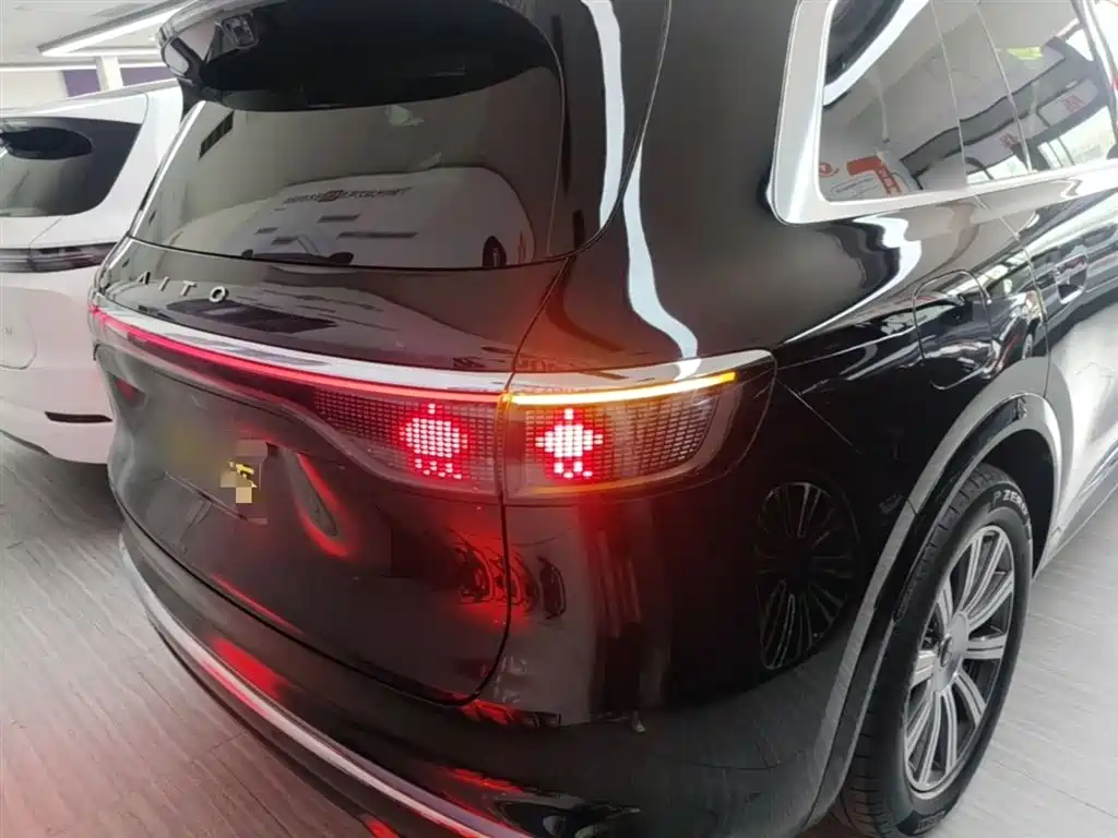 AITO Wenjie AITO M8 2025 Model Extended Range Max Edition 37kWh 6-Seater фото 6