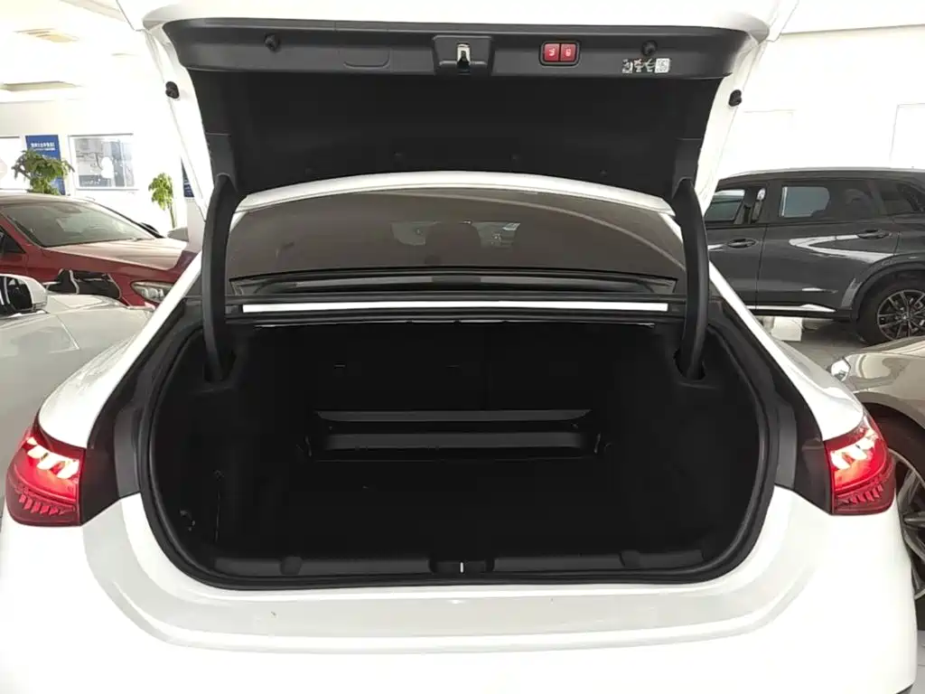 Mercedes-Benz EQE 2025 2025 500 4MATIC Pioneer