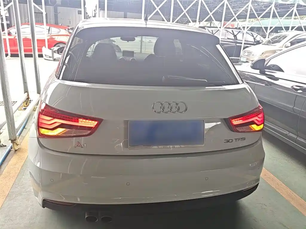 Audi A1 2016 30 TFSI Sportback Design Style Edition фото 6
