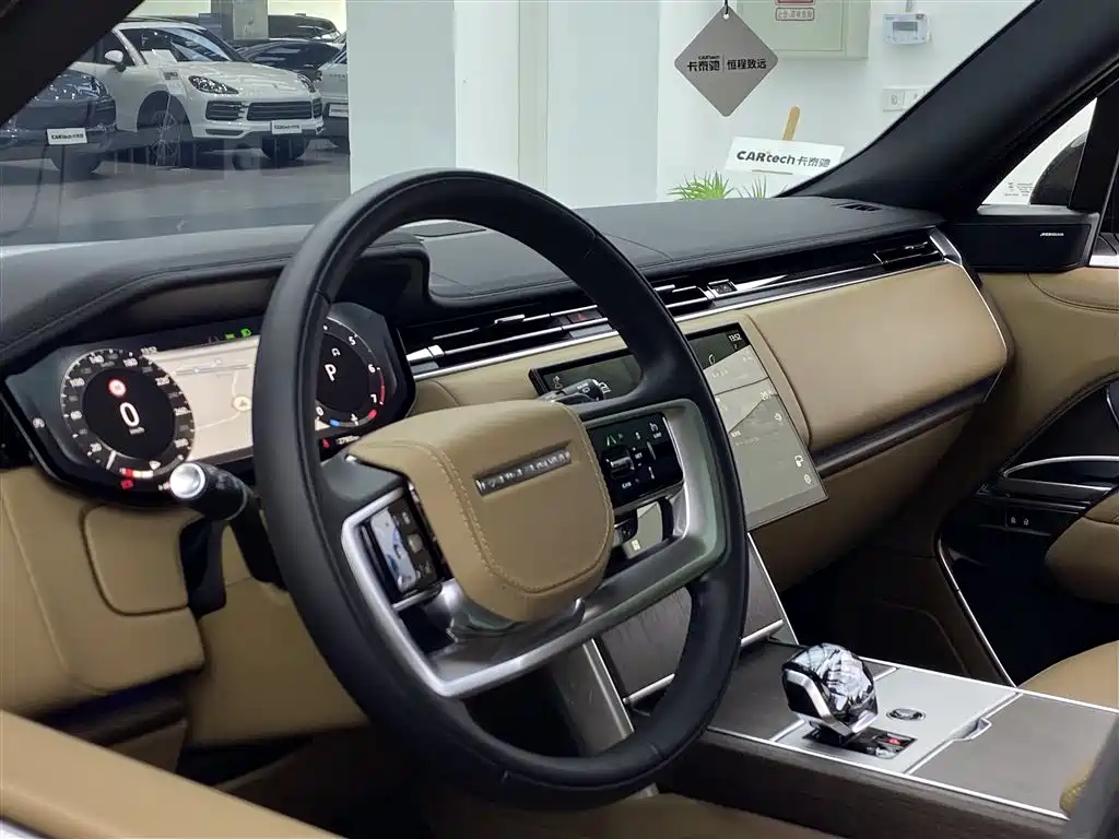 Land Rover Range Rover 2024 3.0 L6 400PS Golden Age Extended 7-Seater фото 27