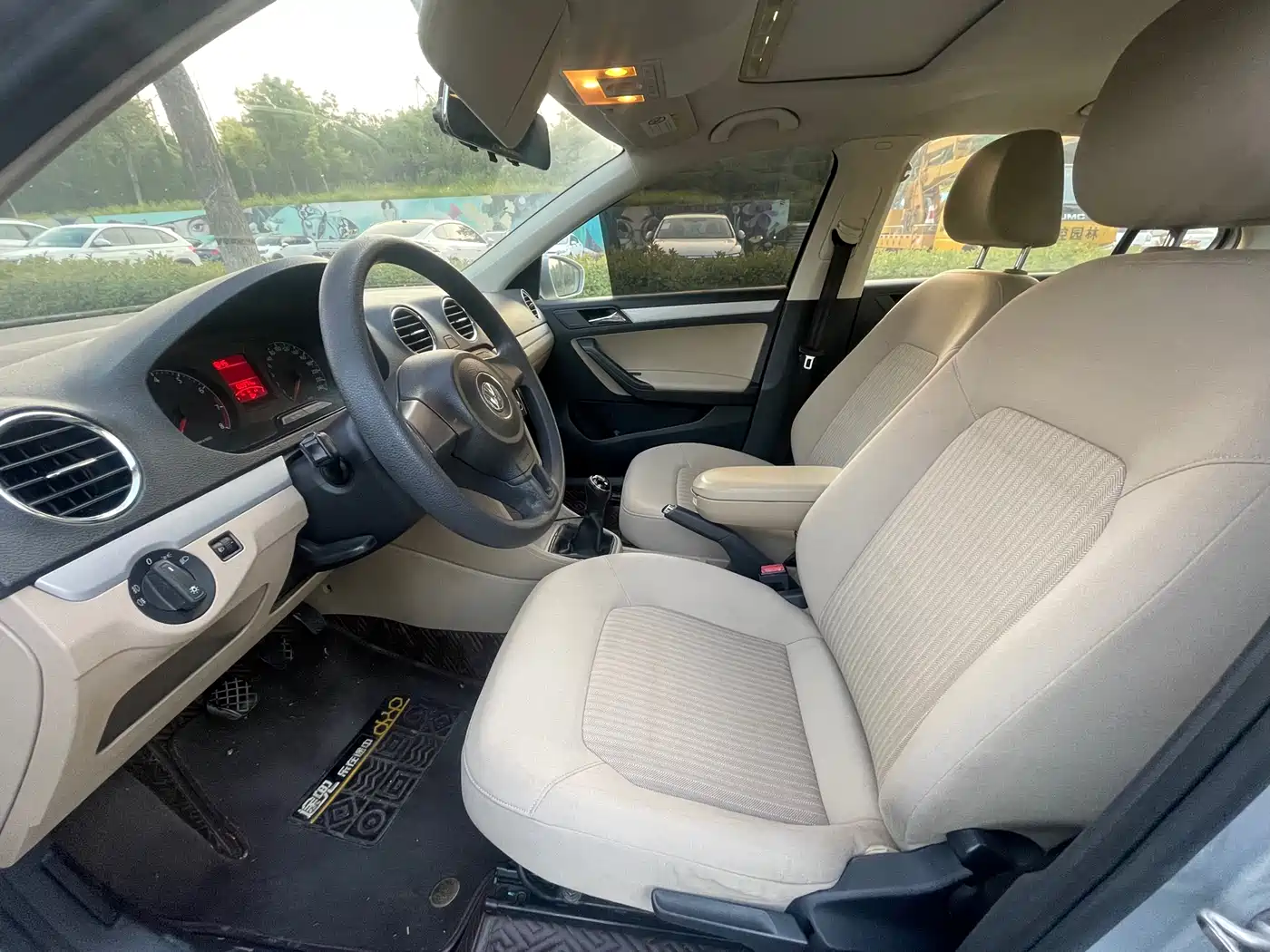 Volkswagen Jetta 2015 1.4L Manual Comfort фото 7