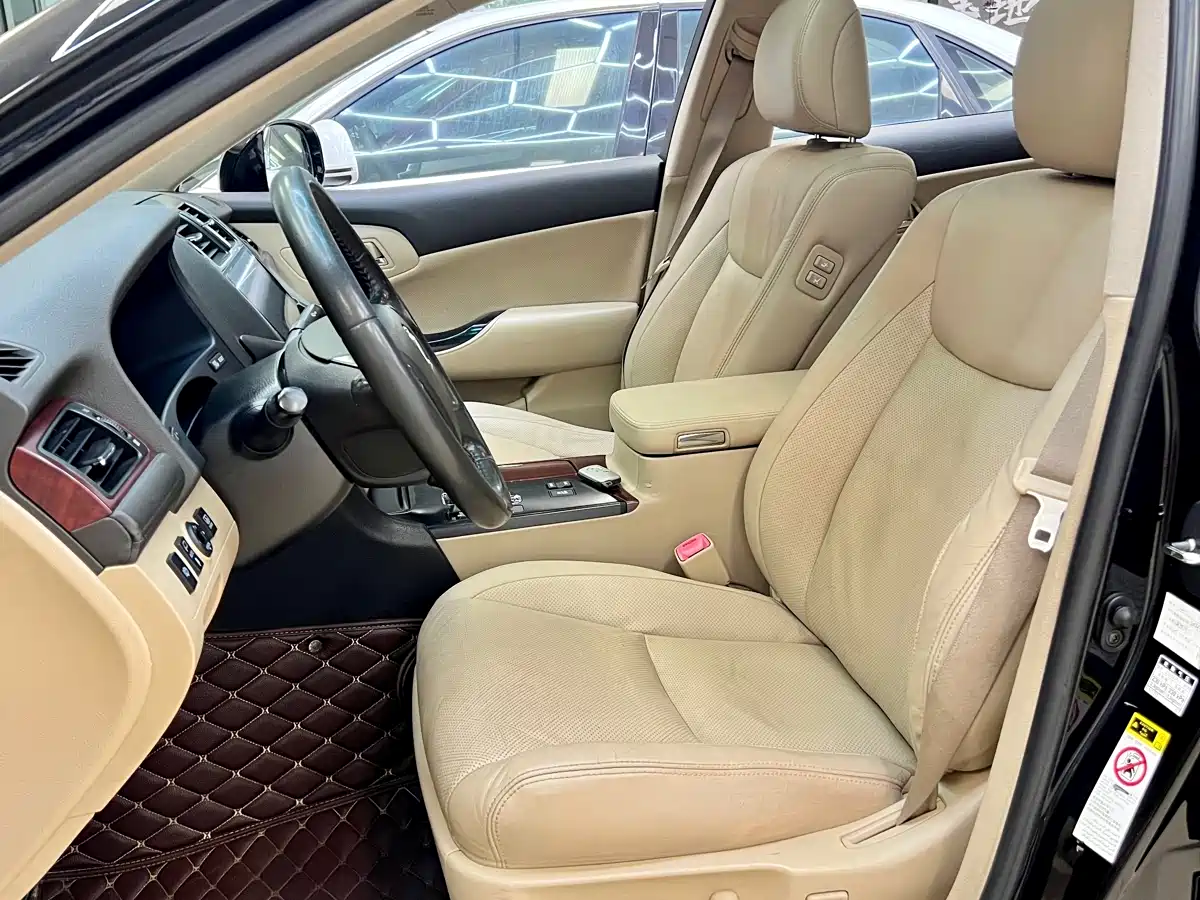 Toyota Crown 2011 2.5L Royal Leather Sunroof Special Edition фото 6