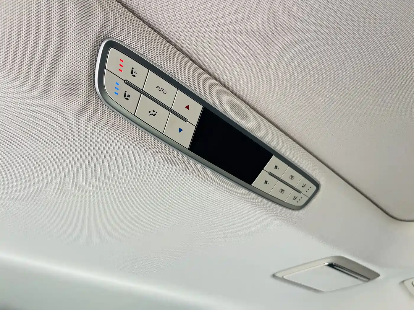 Hongqi HQ9 2023 2.0T Smart Connect Flag Enjoy Edition фото 18