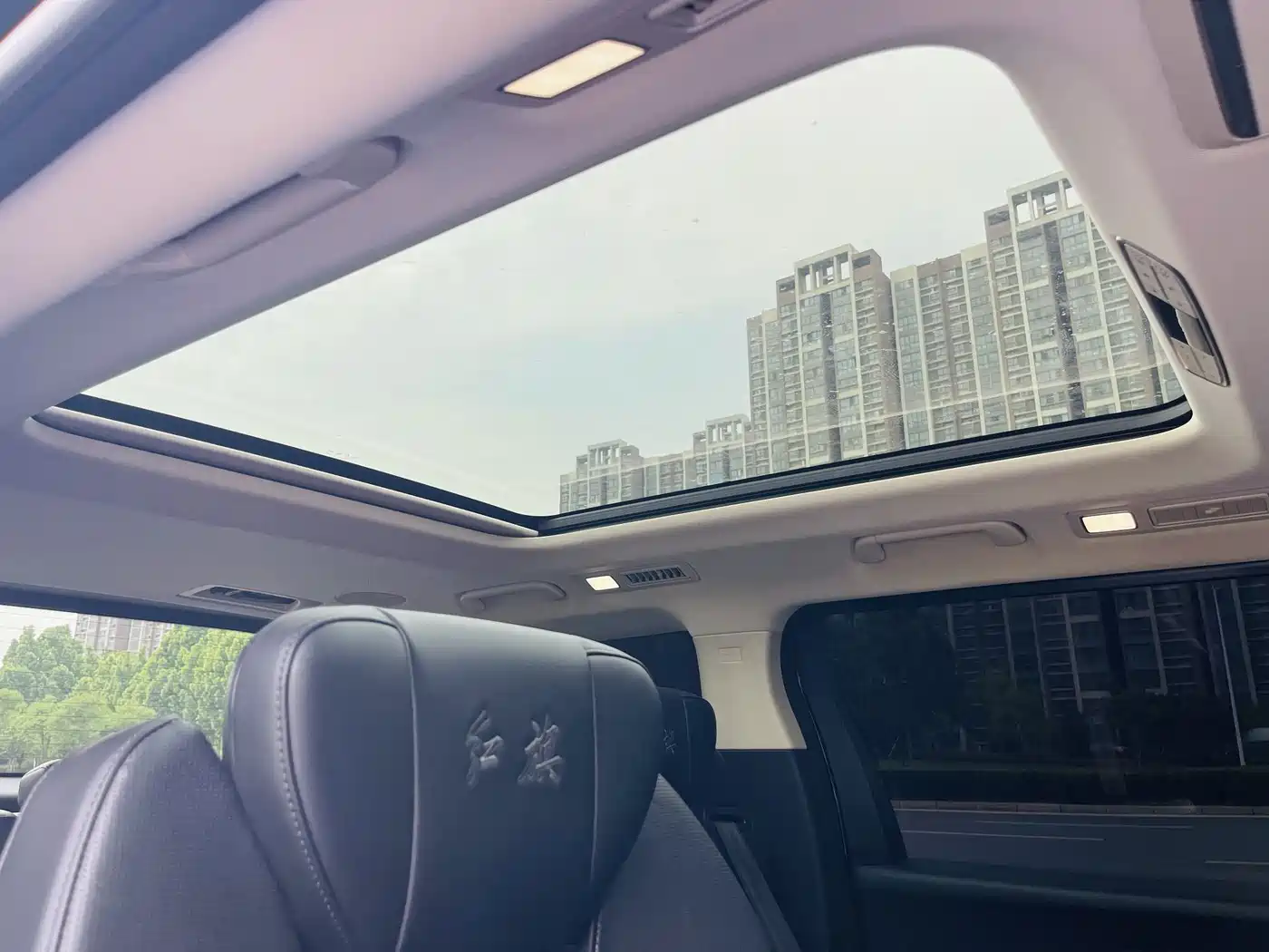Hongqi HQ9 2023 2.0T Smart Connect Flag Enjoy Edition фото 26