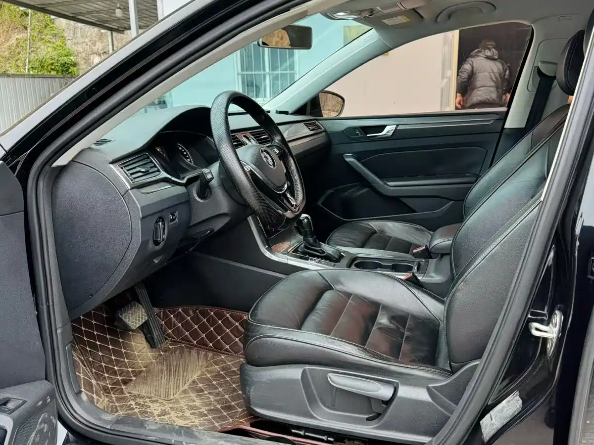 Volkswagen Passat 2015 1.8TSI DSG Elegance Edition фото 4