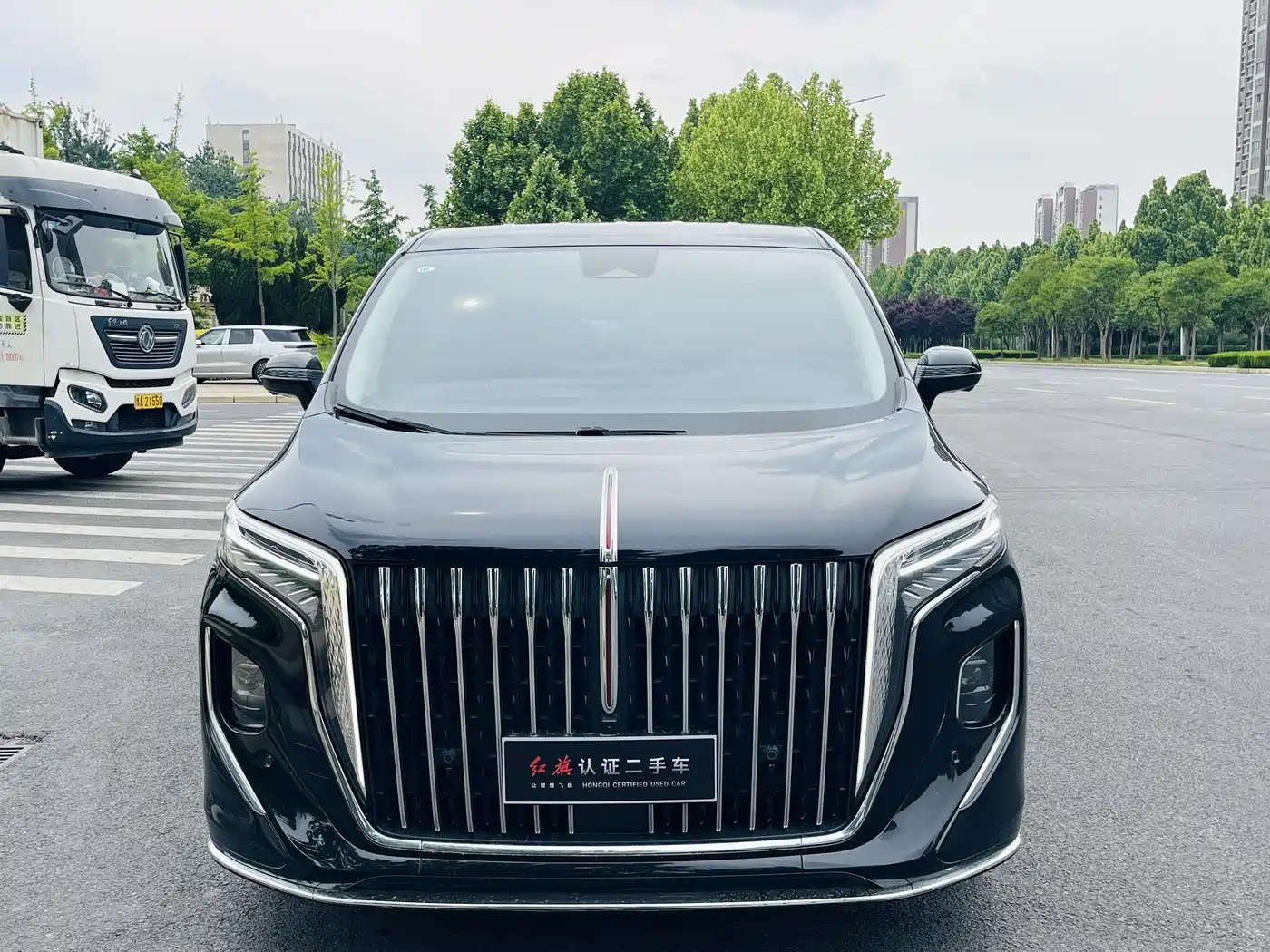 Hongqi HQ9 2023 2.0T Smart Connect Flag Enjoy Edition фото 2