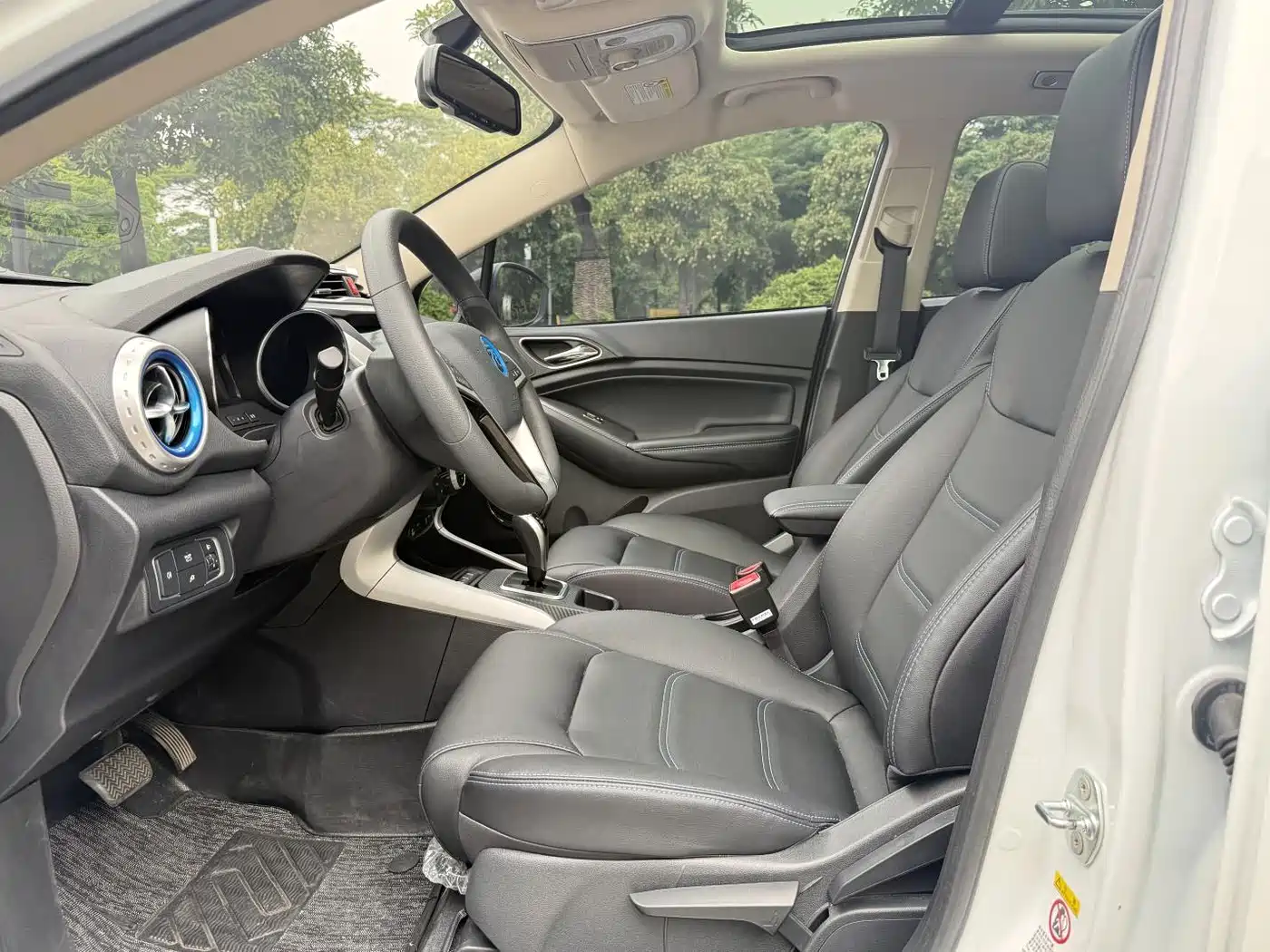 BYD Yuan New Energy 2018 EV360 Smart Connected Cool Type фото 13