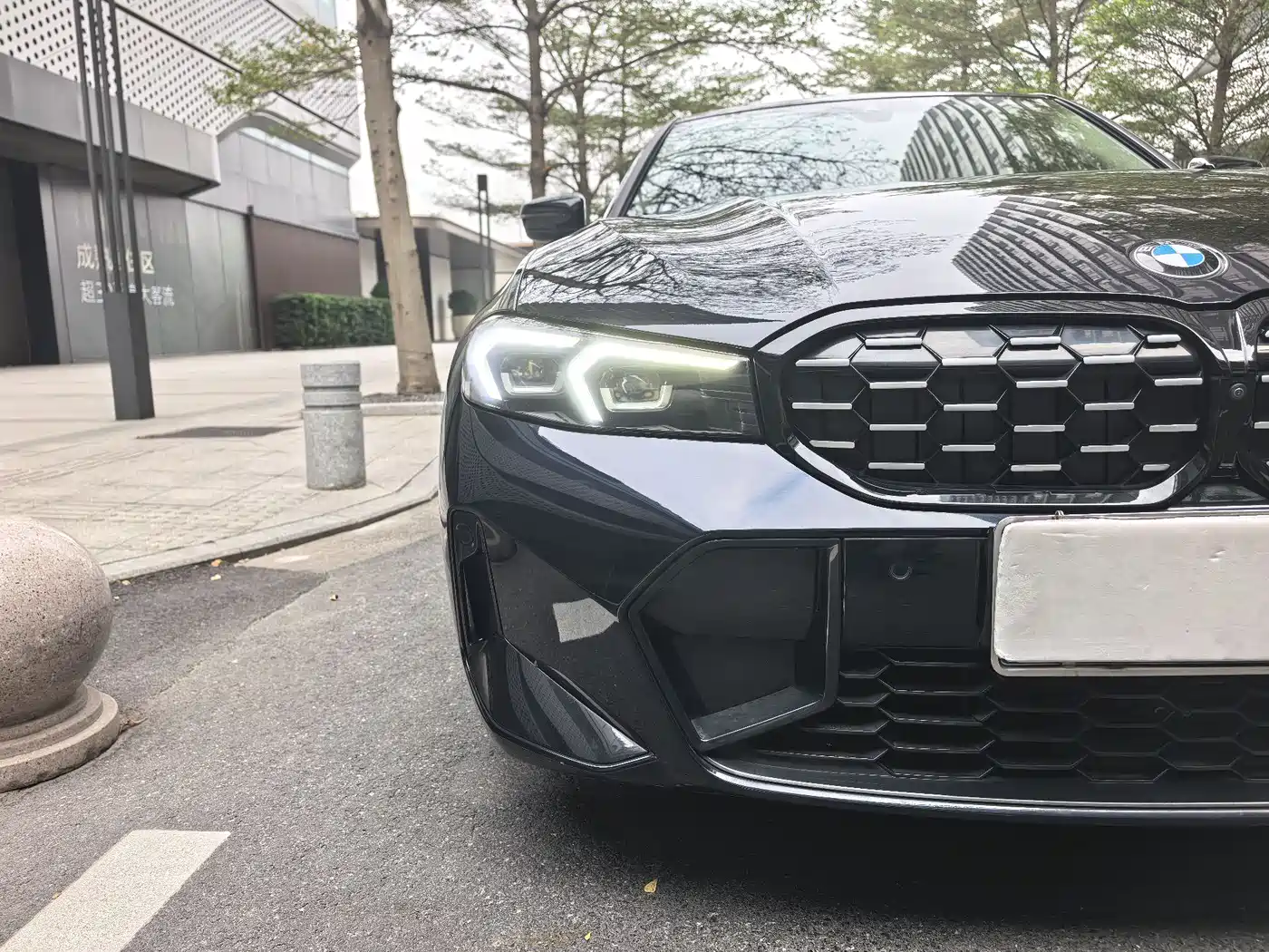 BMW 3 Series 2023 325Li M Sport Black Night Package фото 2