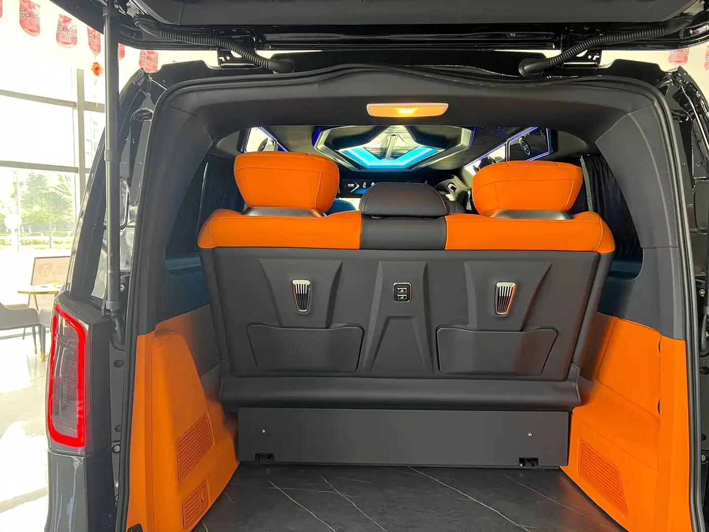 Mercedes-Benz Vito 2024 2.0T Business 7-Seater фото 18