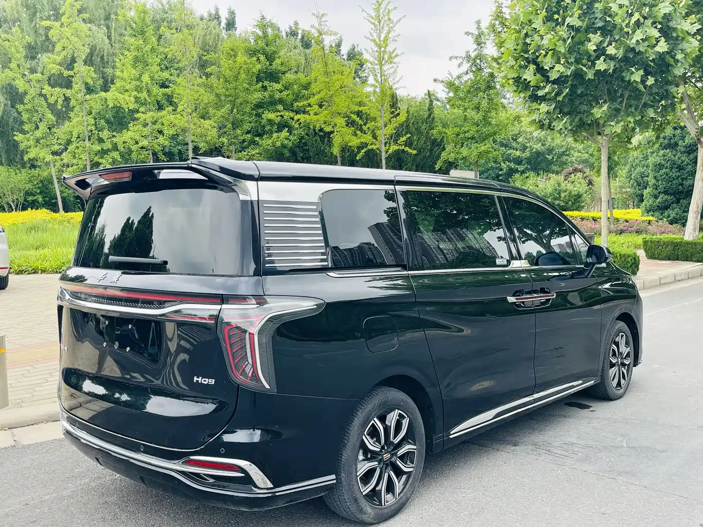 Hongqi HQ9 2023 2.0T Smart Connect Flag Enjoy Edition фото 31
