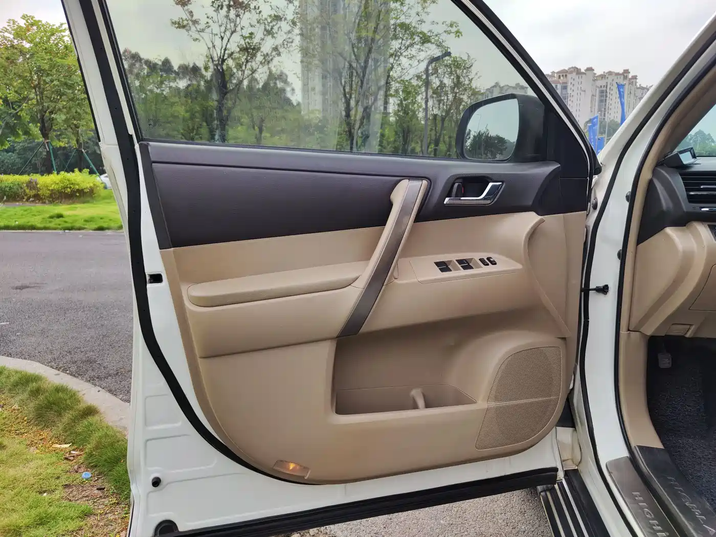 Toyota Highlander 2009 3.5L 4WD 7-seater Luxury Navigation Edition фото 8