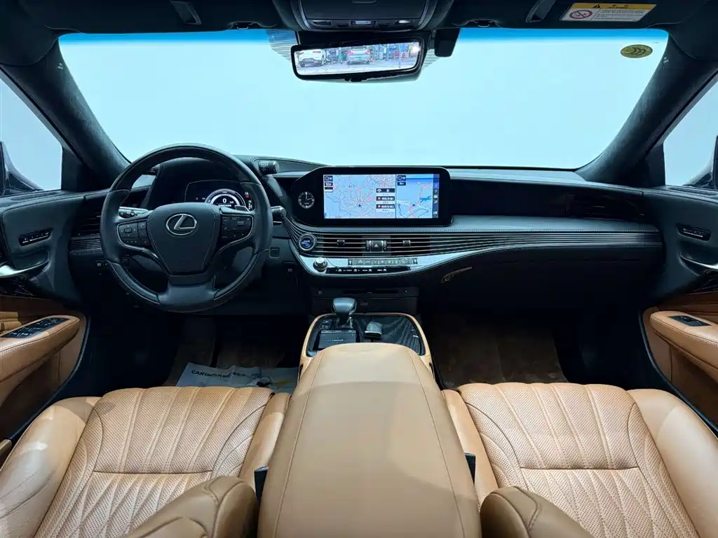 Lexus LS 2021 500h Executive Edition фото 25