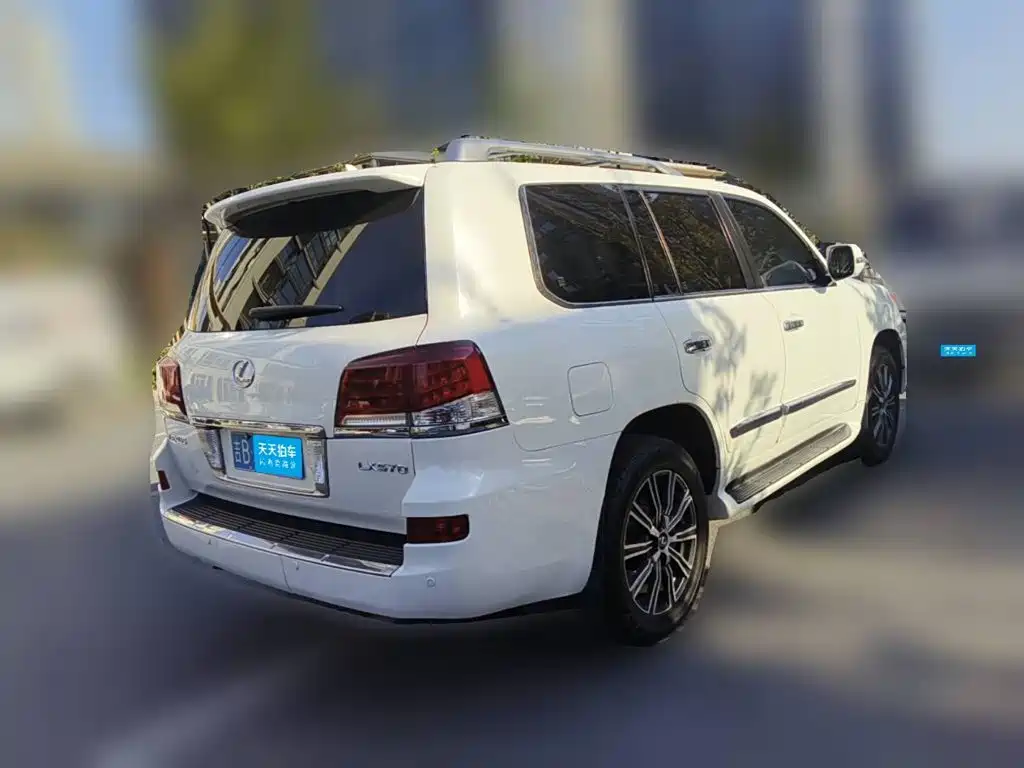 Photo 5 - Lexus LX