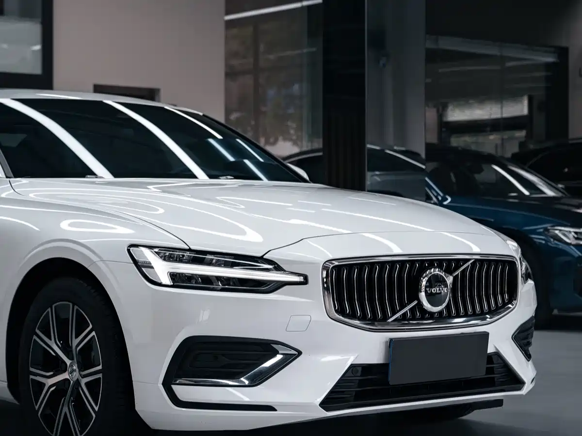 Volvo S60 2025 2025 B4 Smart Luxury Edition