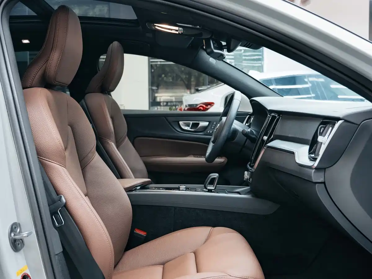 Volvo S60 2025 2025 B4 Smart Luxury Edition