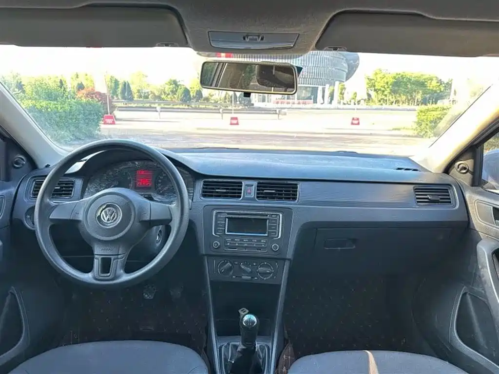 Volkswagen Santana 2013 1.6L Manual Trend Edition фото 9