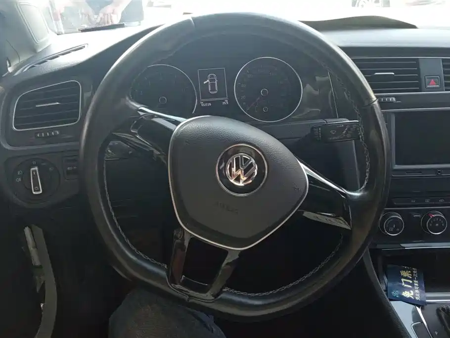 Volkswagen Golf 2017 230TSI Auto Comfort Millionth Anniversary Edition фото 15