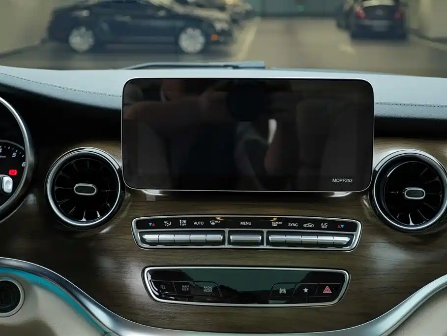 Mercedes-Benz V-Class 2020 Model V 260 L Long Wheelbase Luxury фото 19
