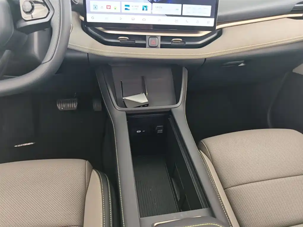 Lynk & Co 06 2026 Relive 1.5T Ultra фото 14