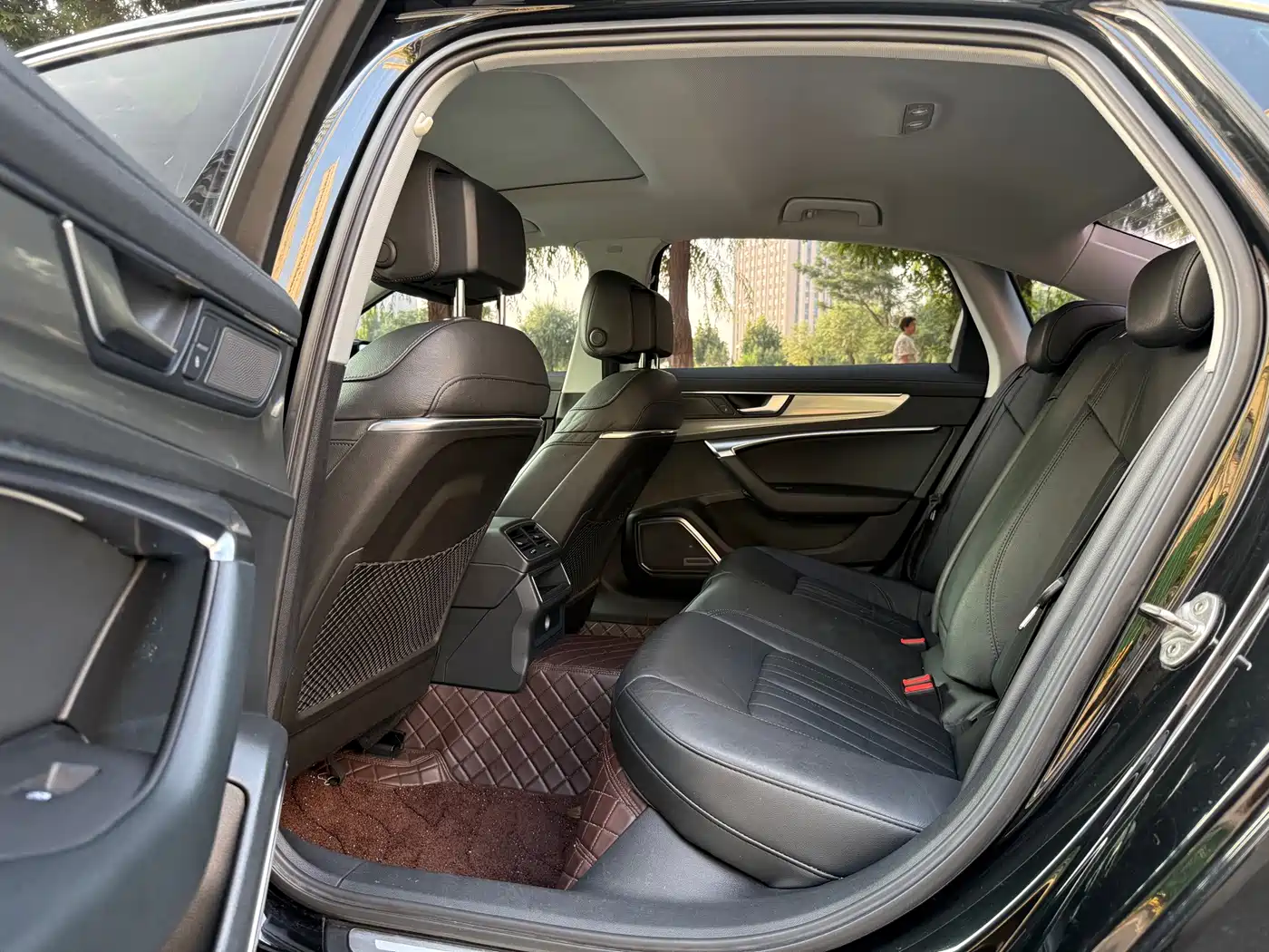Фото 6 - Audi A6L