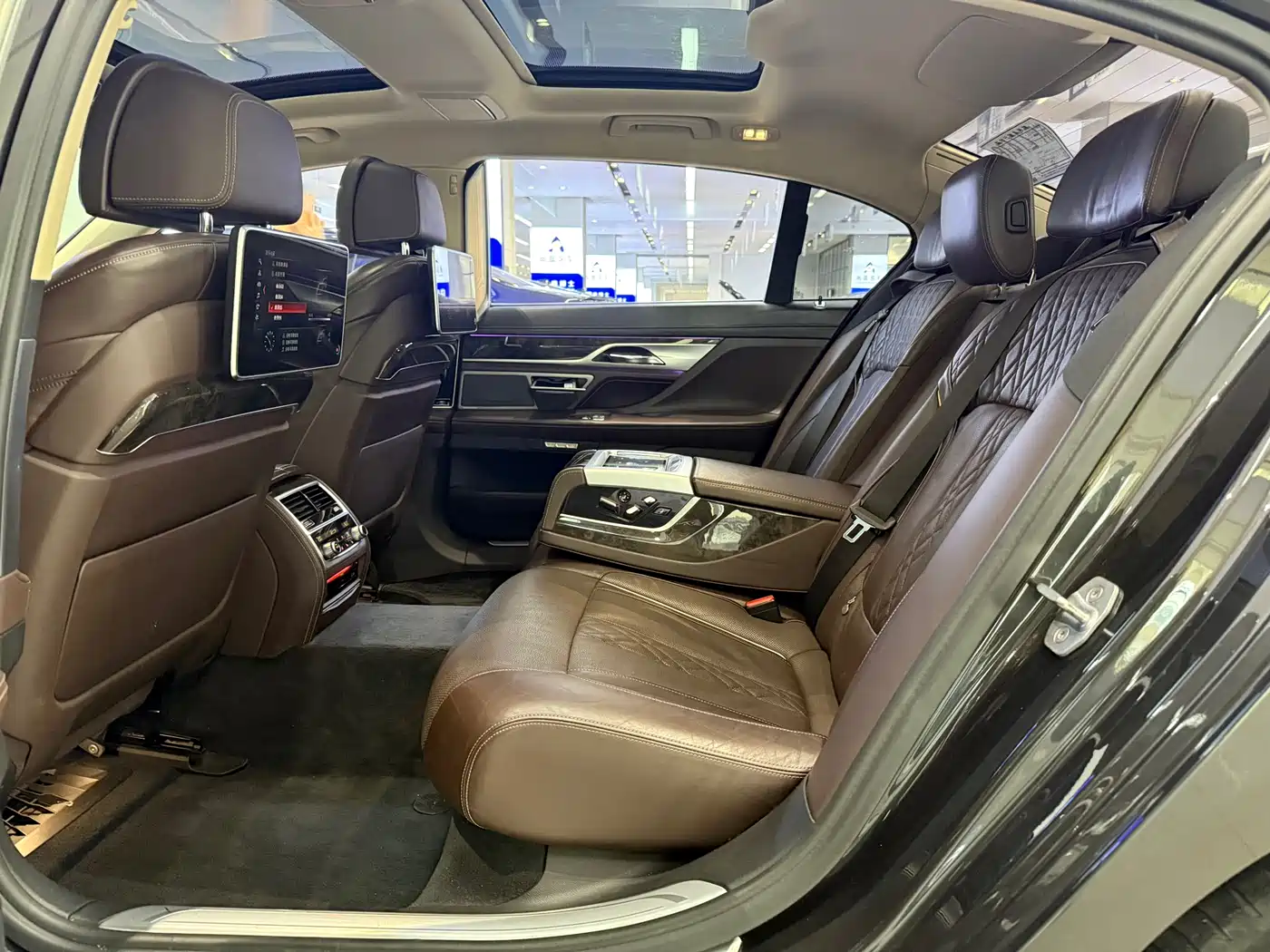 BMW 7 Series 2016 730Li Luxury фото 17